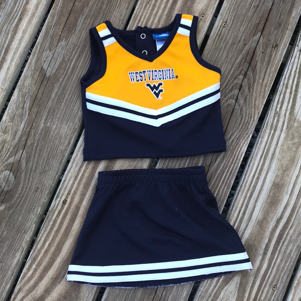 Cheerleading outfit